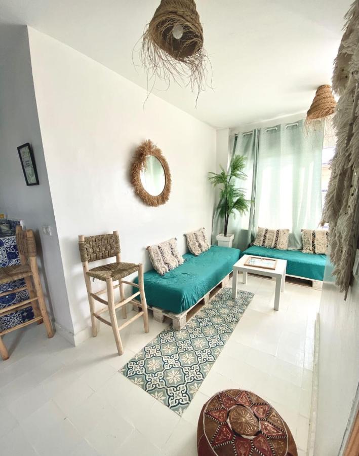 Appartement A Ksar Sghir En Face Du Terminal Passagers De Ferry Port Tanger Med Exterior foto